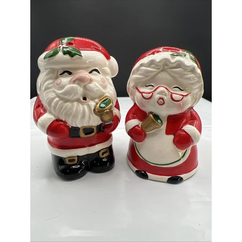 Vintage Christmas Ceramic Kissing Santa and Mrs. Claus Salt and Pepper Shakers